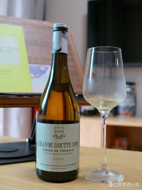 炎炎夏日,給大家推薦一些適合冰鎮(zhèn)的百元白葡萄酒酒單